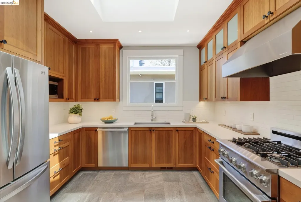 5501 Thomas Avenue Oakland CA 94618