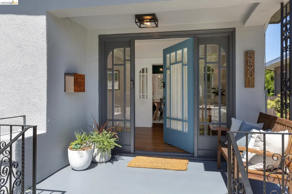 5501 Thomas Avenue Oakland CA 94618