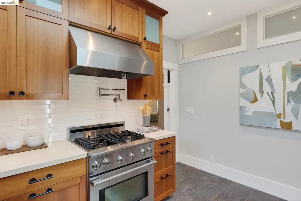 5501 Thomas Avenue Oakland CA 94618