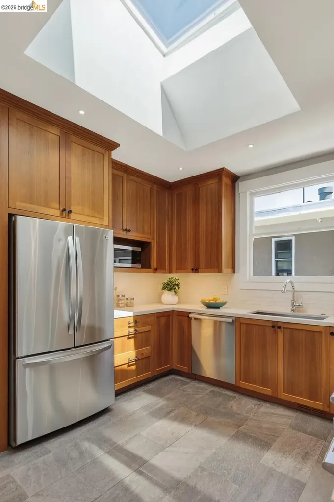 5501 Thomas Avenue Oakland CA 94618