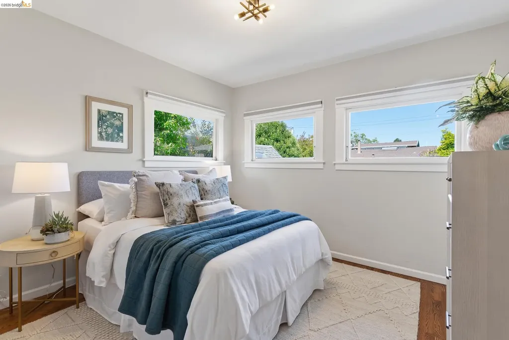 5501 Thomas Avenue Oakland CA 94618