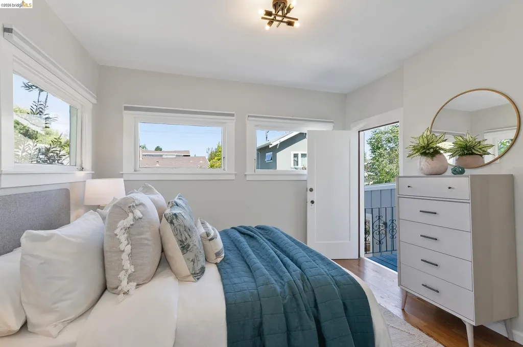 5501 Thomas Avenue Oakland CA 94618