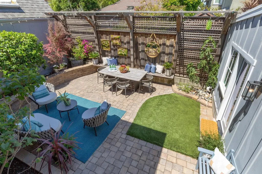 5501 Thomas Avenue Oakland CA 94618