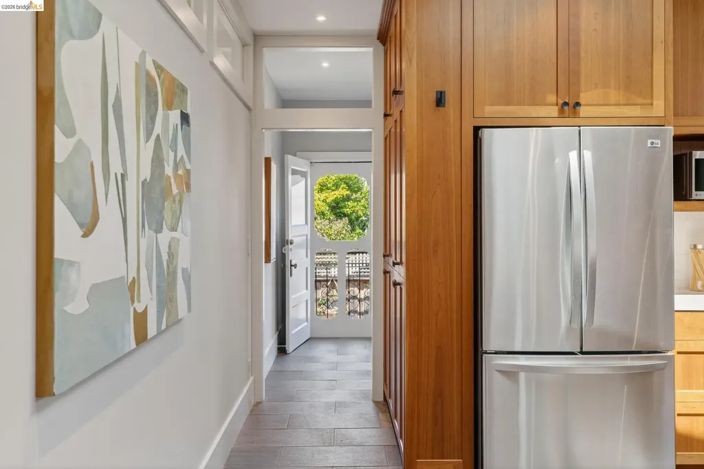 5501 Thomas Avenue Oakland CA 94618