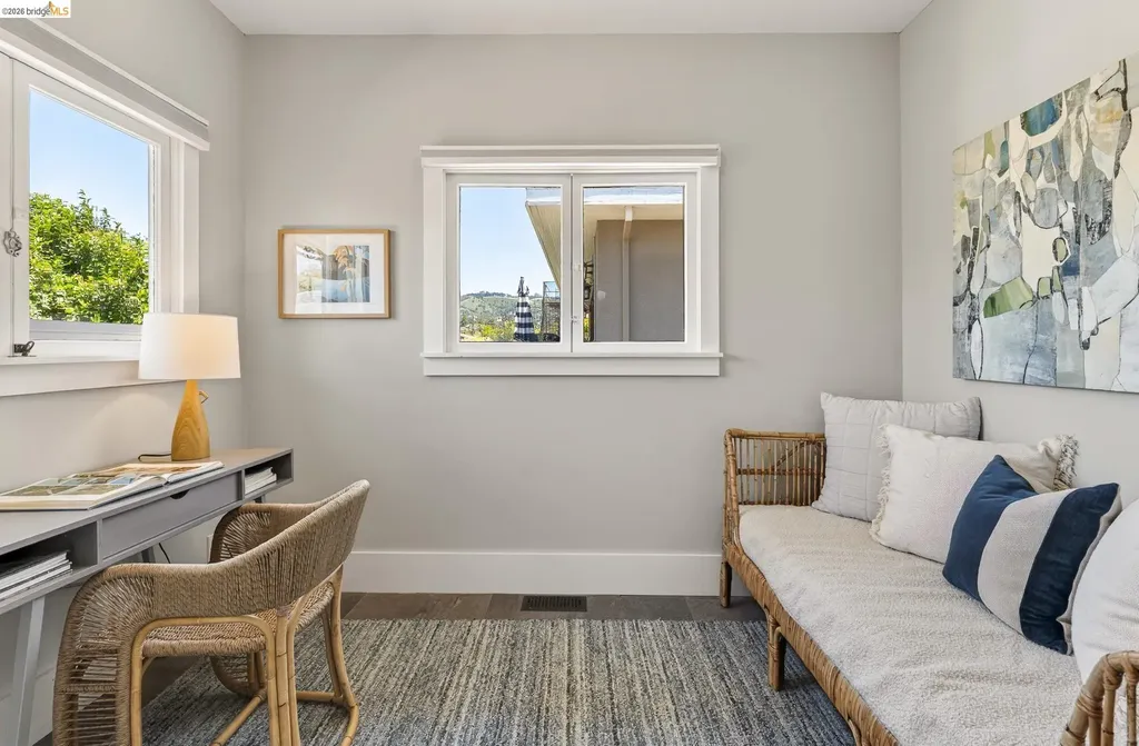5501 Thomas Avenue Oakland CA 94618