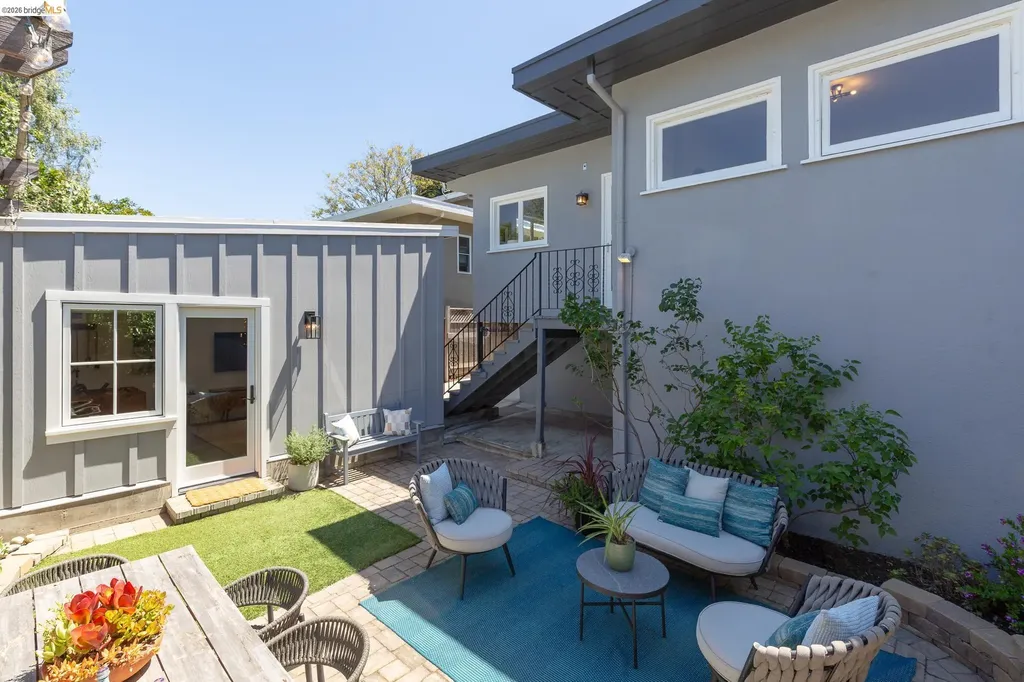 5501 Thomas Avenue Oakland CA 94618