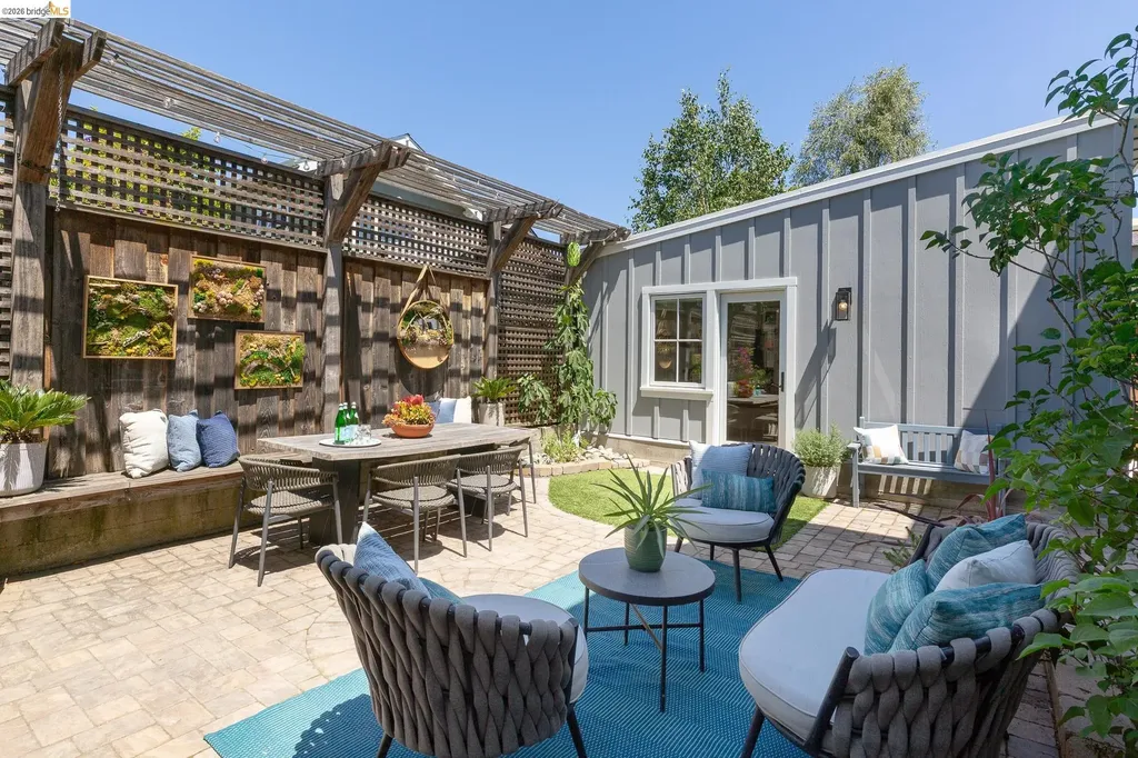 5501 Thomas Avenue Oakland CA 94618