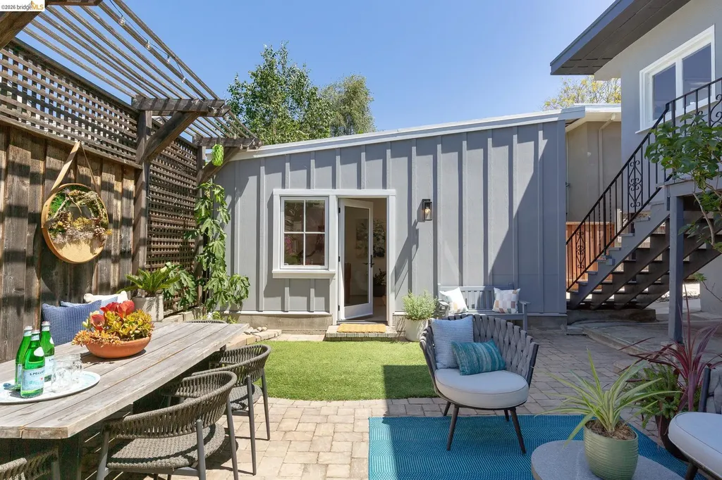 5501 Thomas Avenue Oakland CA 94618