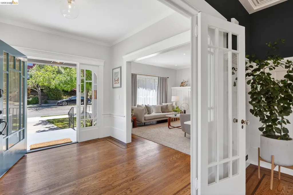 5501 Thomas Avenue Oakland CA 94618