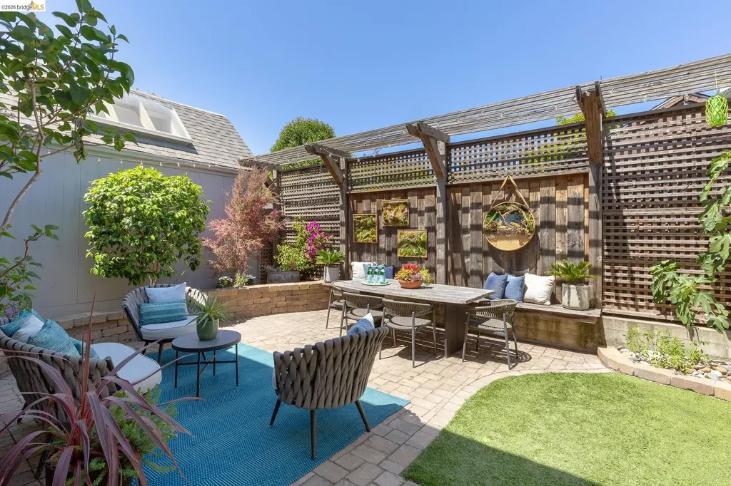 5501 Thomas Avenue Oakland CA 94618