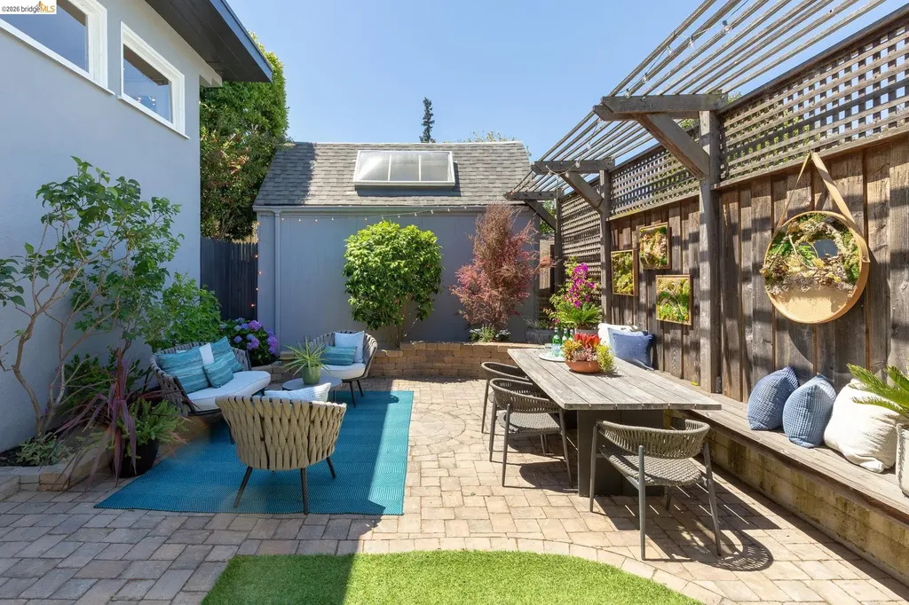 5501 Thomas Avenue Oakland CA 94618