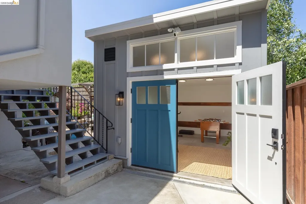 5501 Thomas Avenue Oakland CA 94618