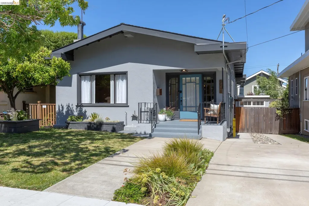 5501 Thomas Avenue Oakland CA 94618
