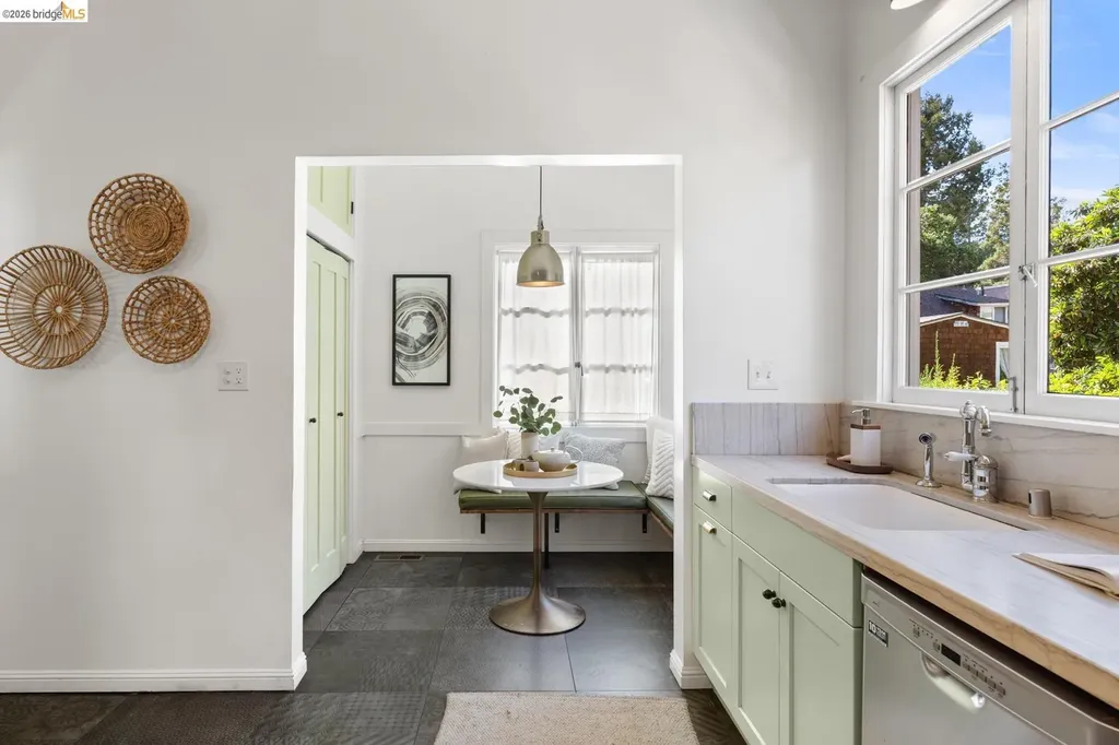 2811 Parker Street Berkeley CA 94704
