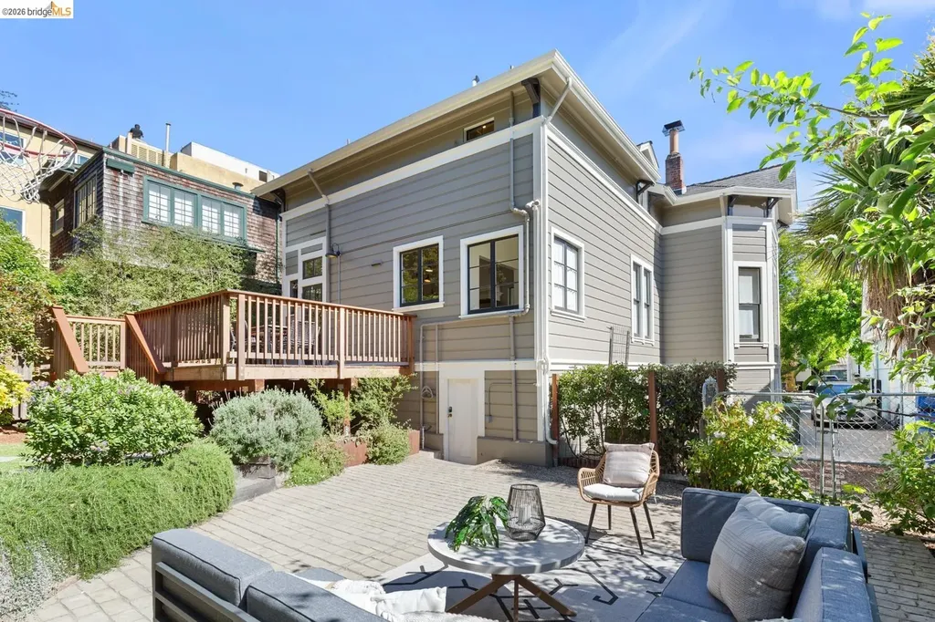 2811 Parker Street Berkeley CA 94704