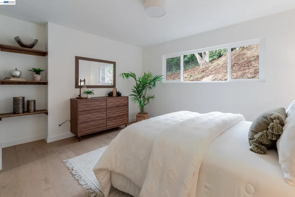 4827 Trinidad Oakland CA 94602