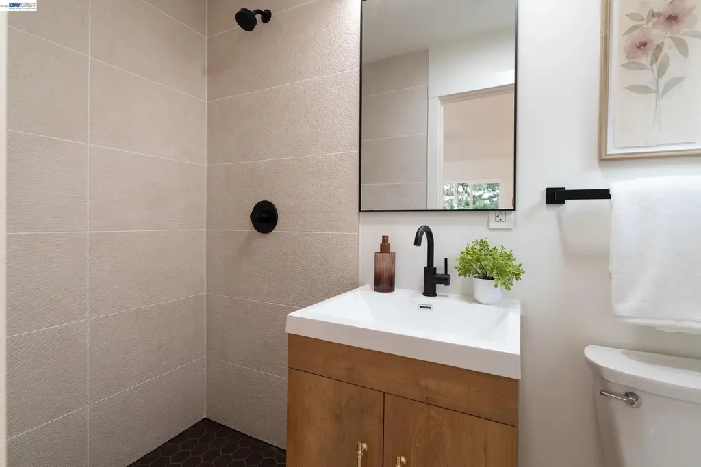 4827 Trinidad Oakland CA 94602