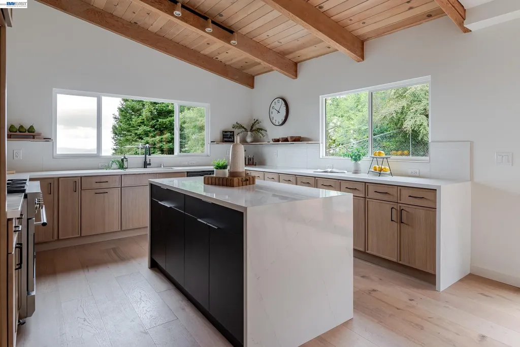 4827 Trinidad Oakland CA 94602