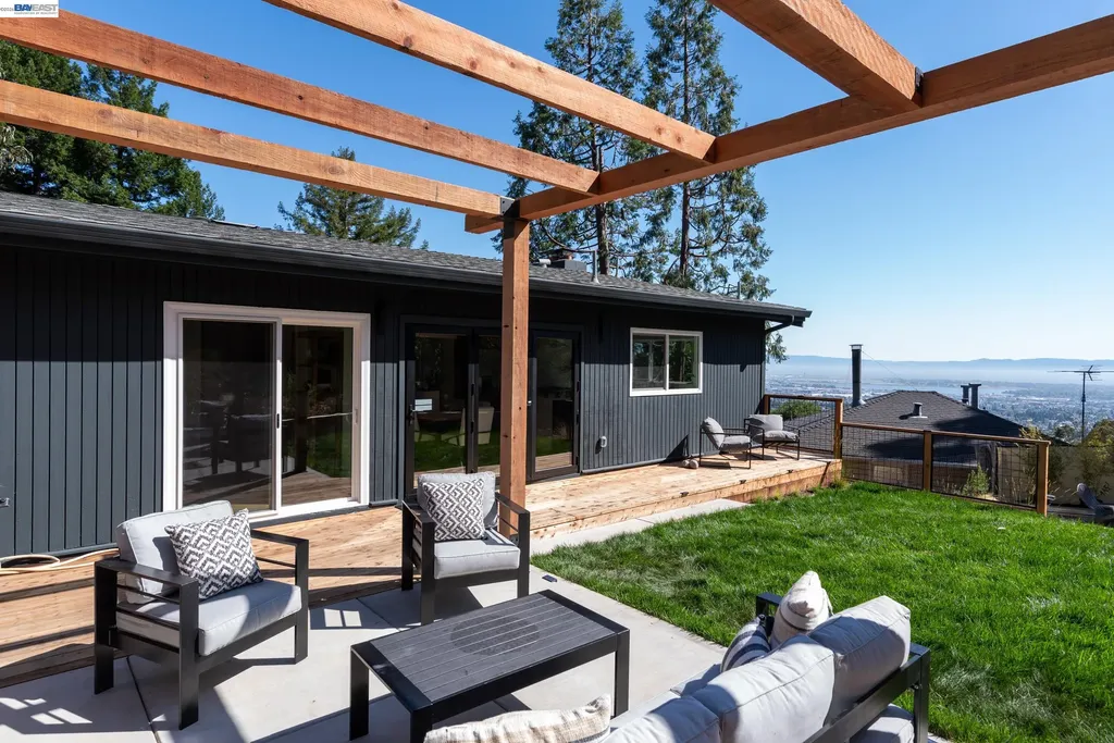 4827 Trinidad Oakland CA 94602