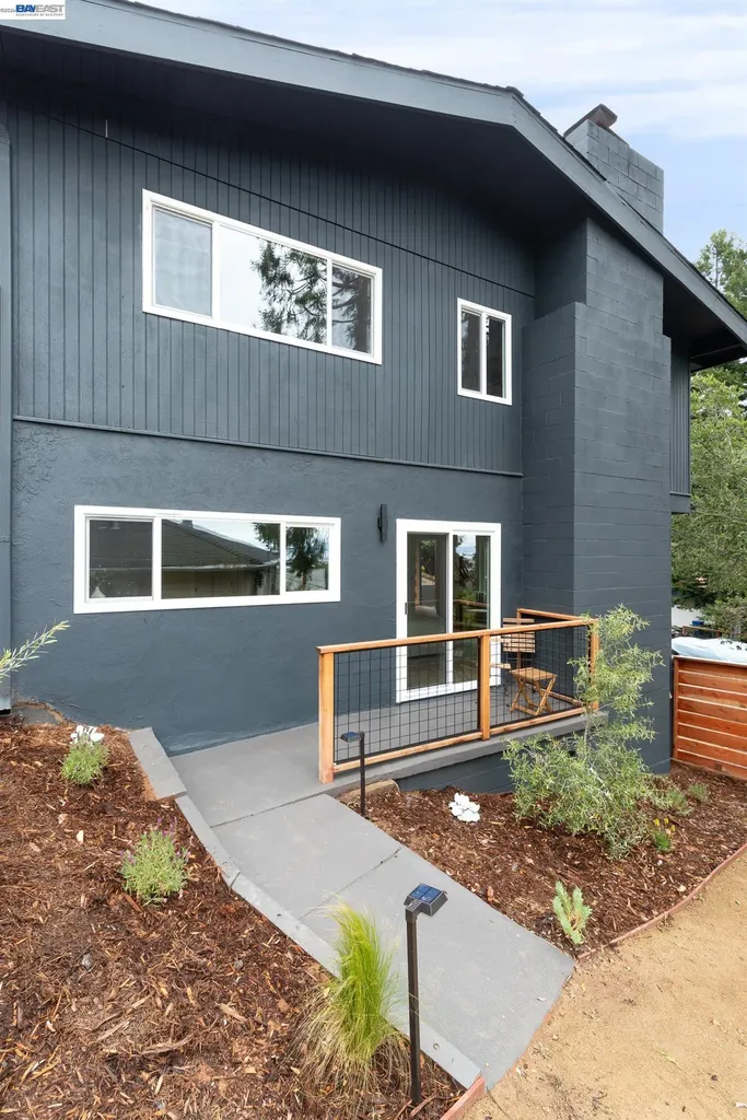 4827 Trinidad Oakland CA 94602