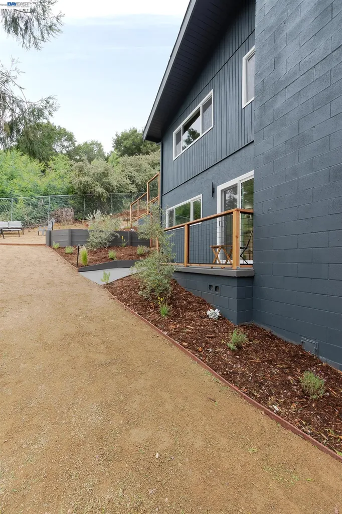 4827 Trinidad Oakland CA 94602