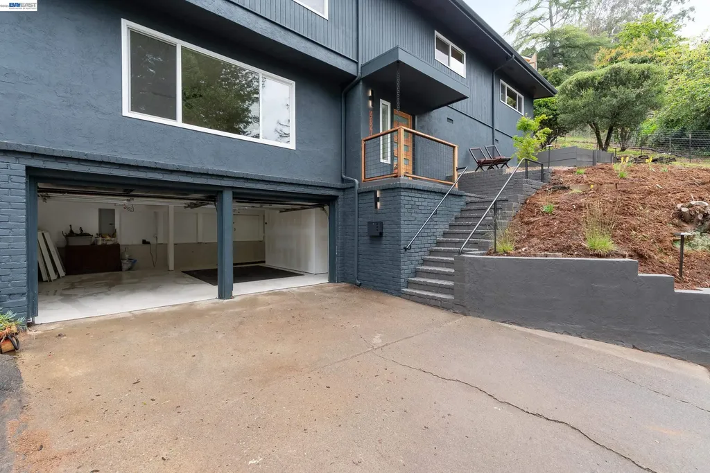 4827 Trinidad Oakland CA 94602