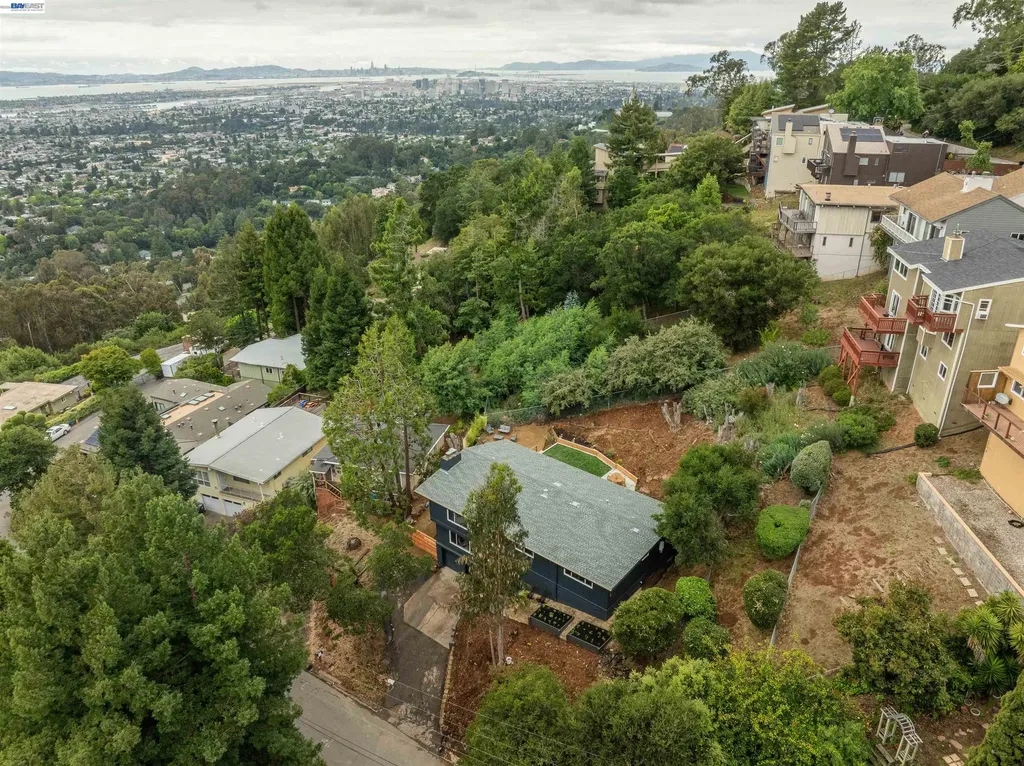 4827 Trinidad Oakland CA 94602