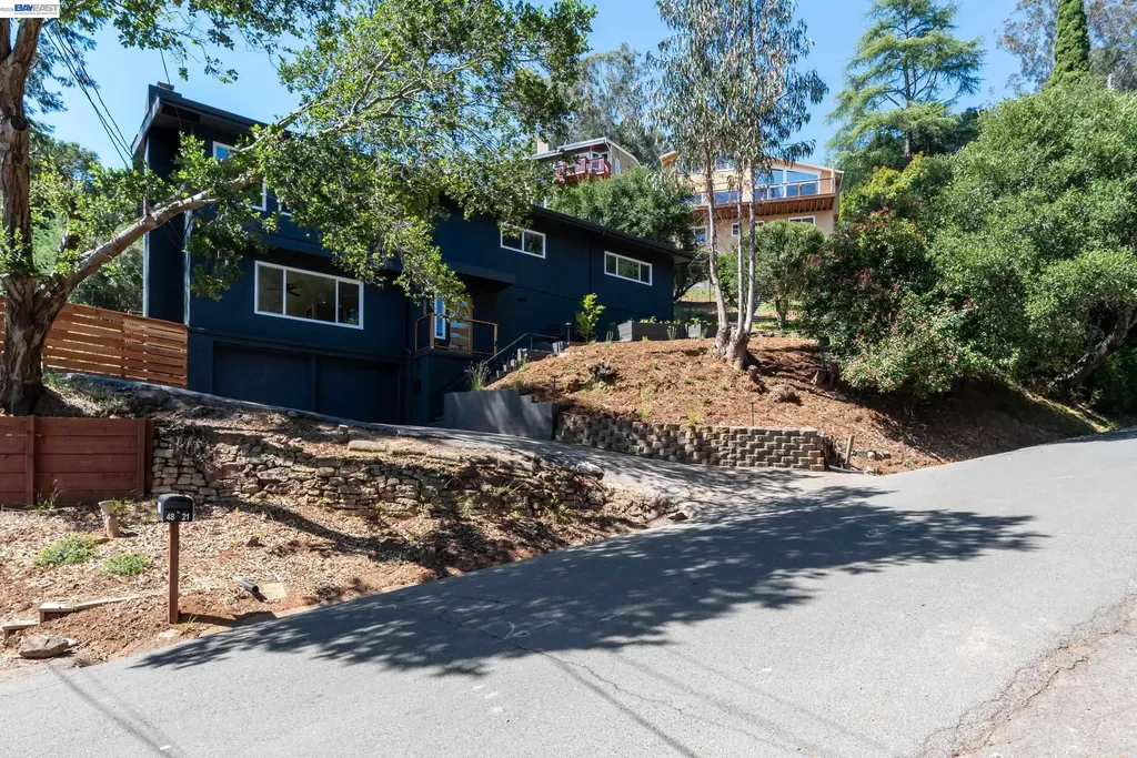 4827 Trinidad Oakland CA 94602