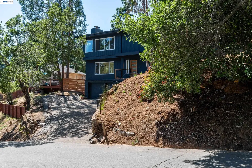 4827 Trinidad Oakland CA 94602