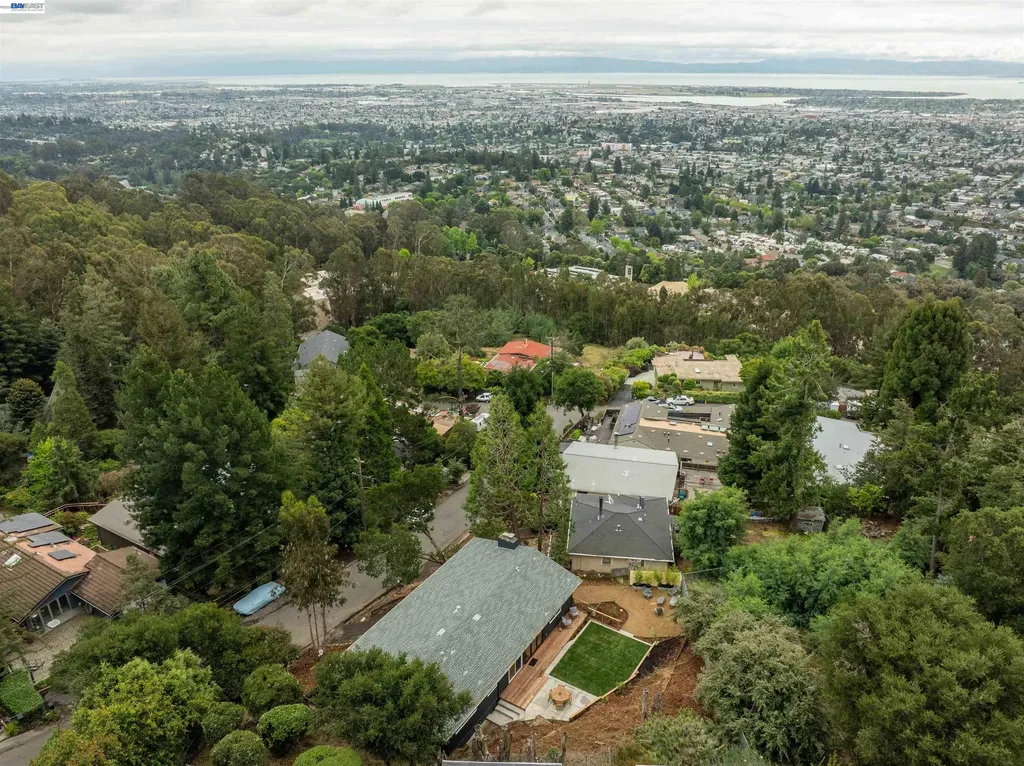 4827 Trinidad Oakland CA 94602