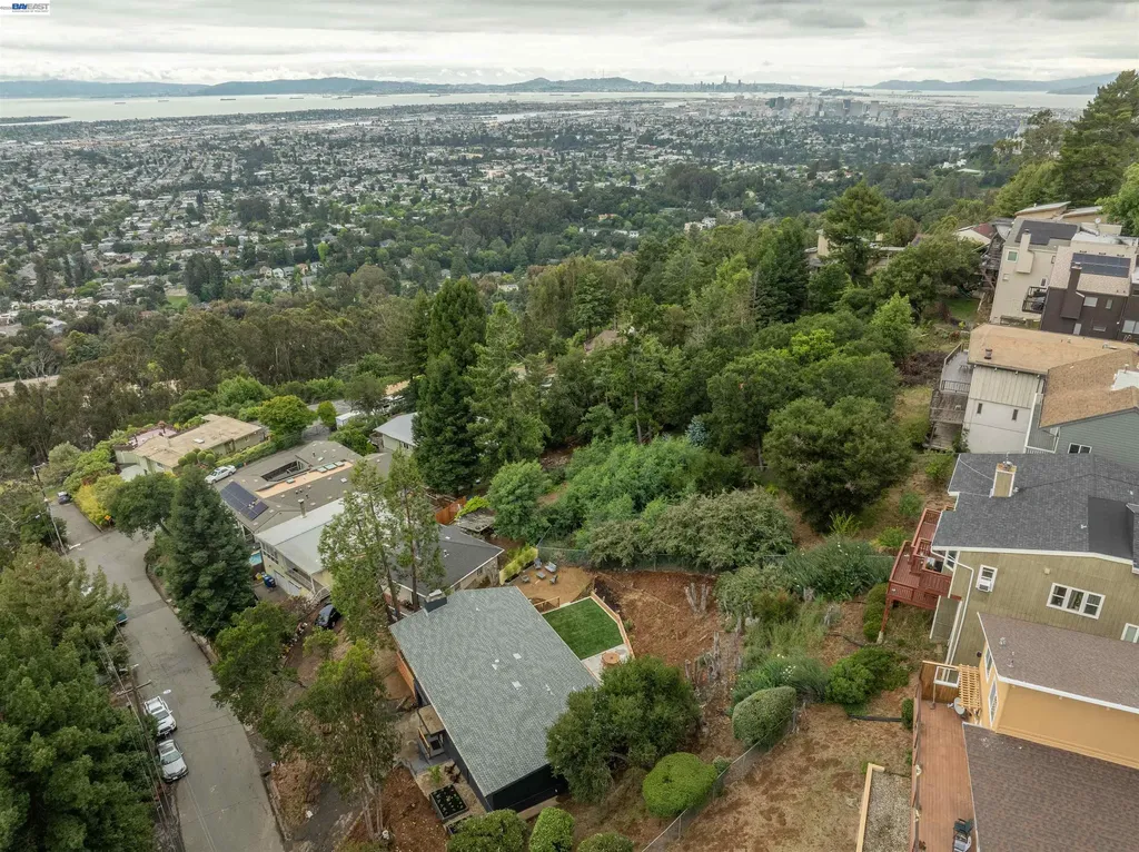 4827 Trinidad Oakland CA 94602