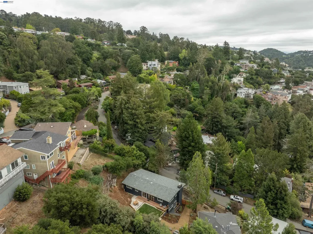 4827 Trinidad Oakland CA 94602