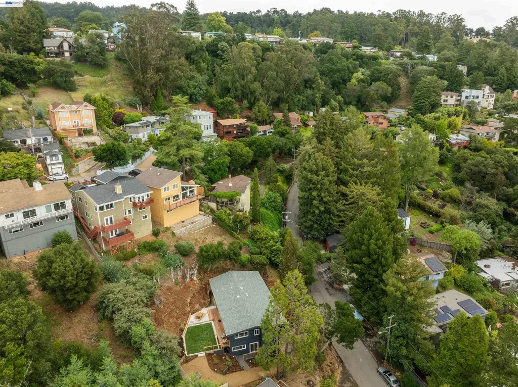 4827 Trinidad Oakland CA 94602