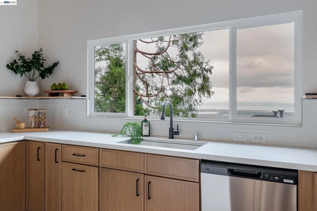 4827 Trinidad Oakland CA 94602