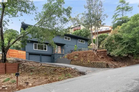 4827 Trinidad Oakland CA 94602