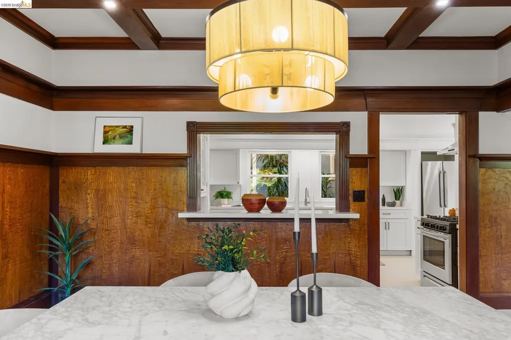 5690 Ocean View Drive Oakland CA 94618