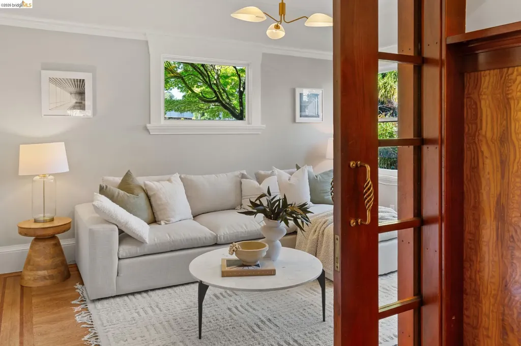 5690 Ocean View Drive Oakland CA 94618