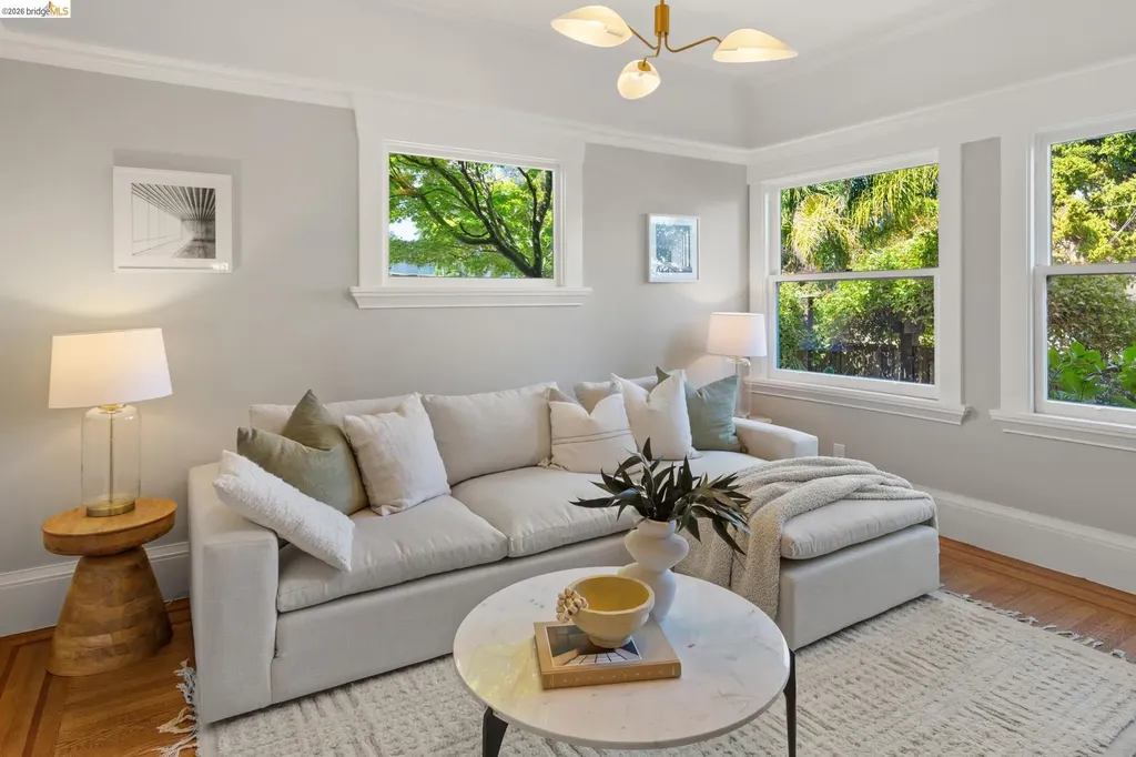 5690 Ocean View Drive Oakland CA 94618