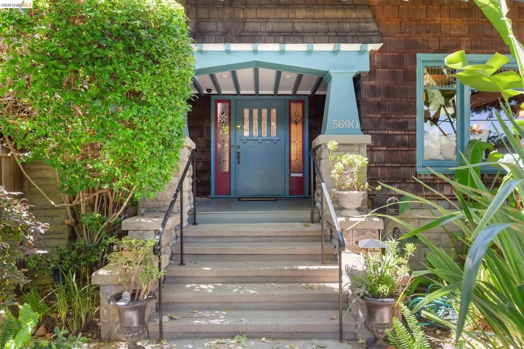 5690 Ocean View Drive Oakland CA 94618