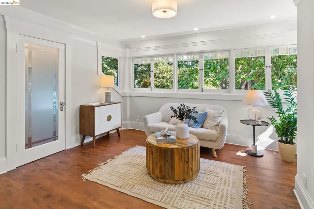 5690 Ocean View Drive Oakland CA 94618