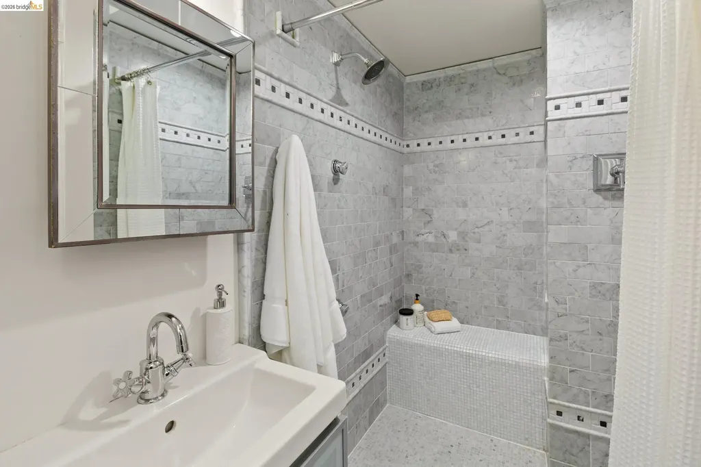5690 Ocean View Drive Oakland CA 94618