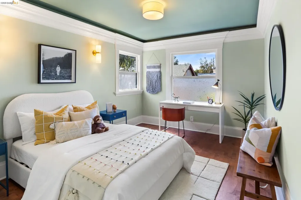 5690 Ocean View Drive Oakland CA 94618