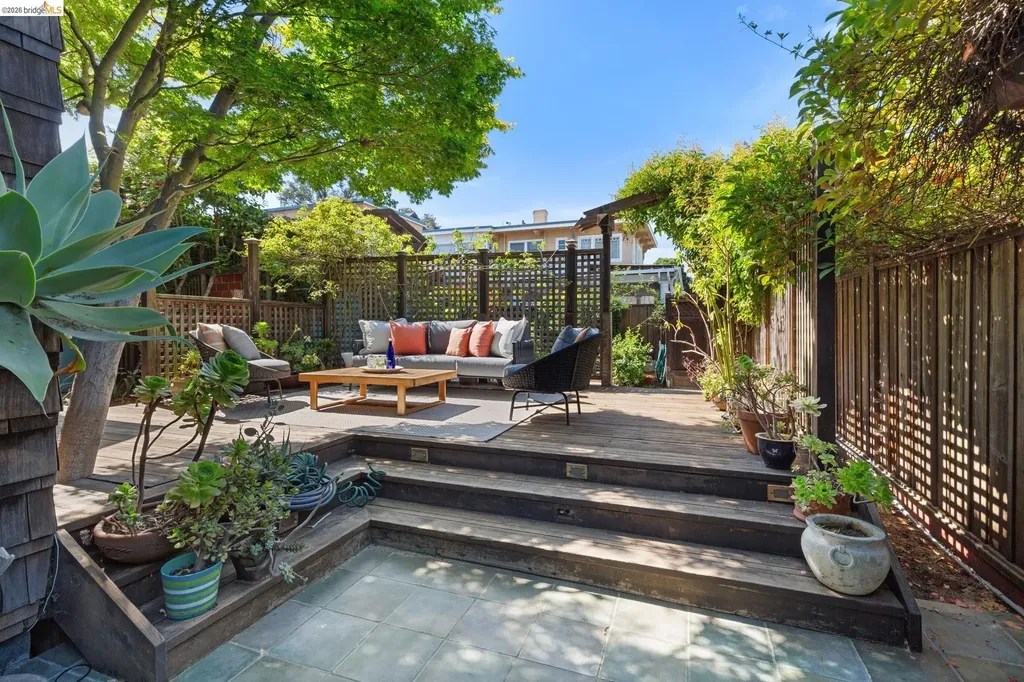 5690 Ocean View Drive Oakland CA 94618