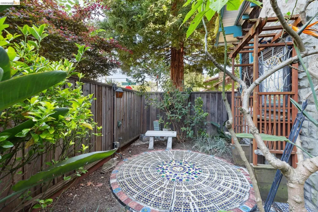 5690 Ocean View Drive Oakland CA 94618
