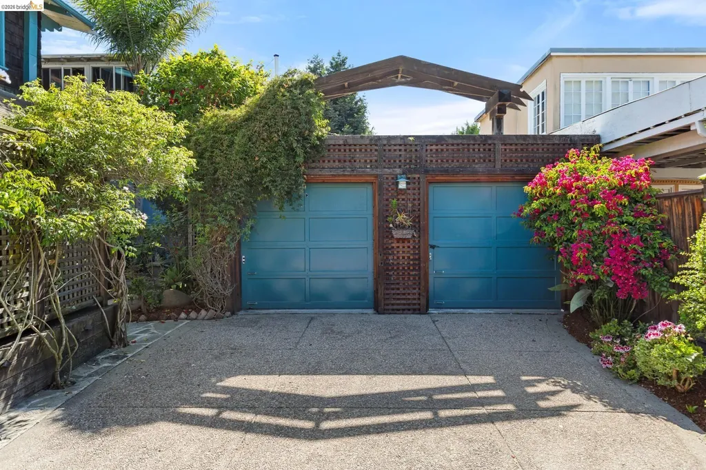 5690 Ocean View Drive Oakland CA 94618