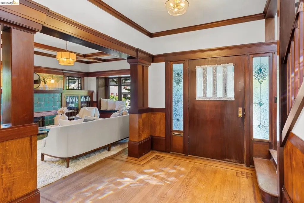 5690 Ocean View Drive Oakland CA 94618