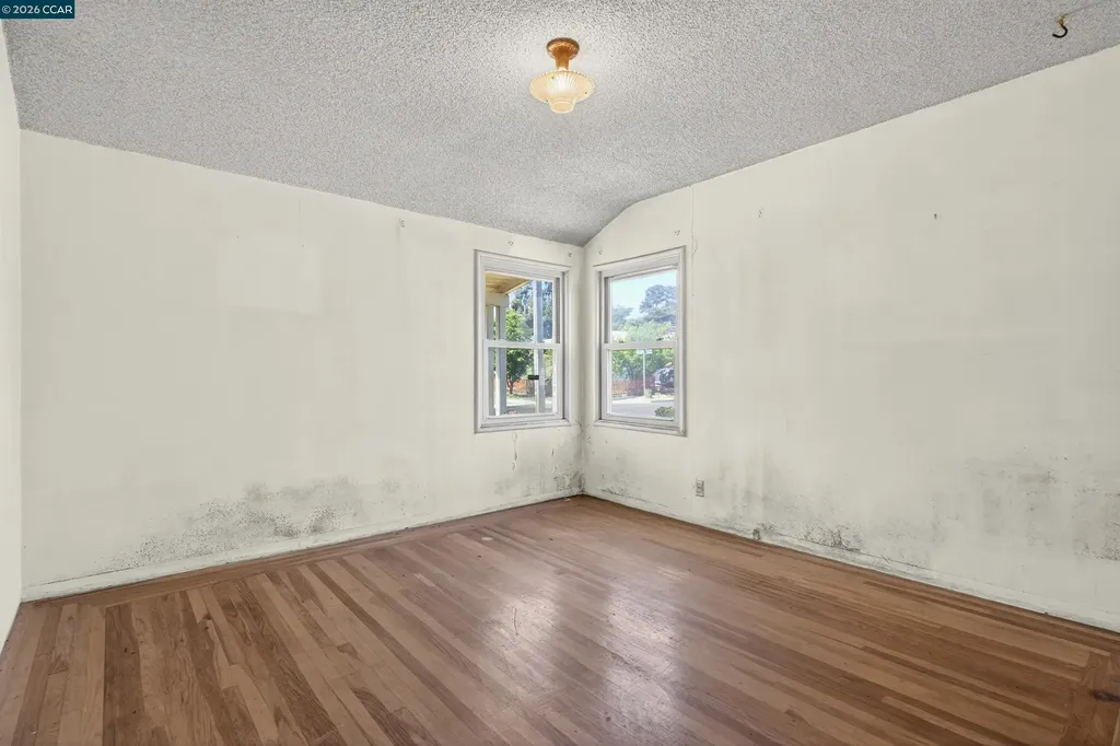 5526 Carl Avenue Richmond CA 94804