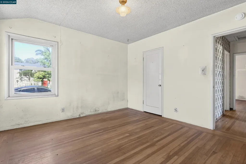 5526 Carl Avenue Richmond CA 94804