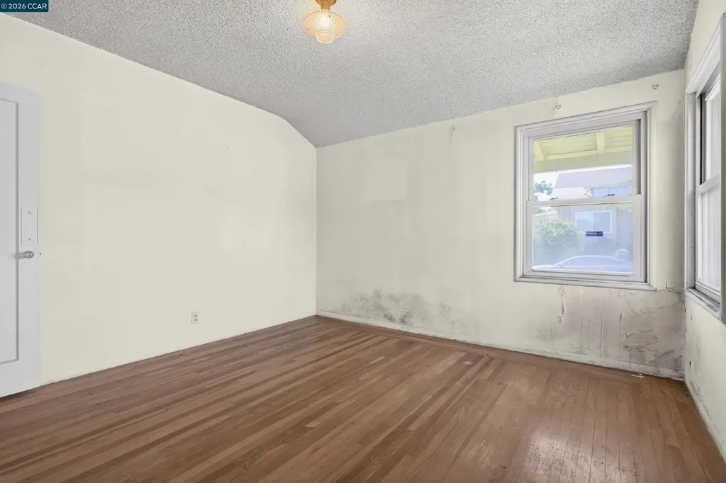 5526 Carl Avenue Richmond CA 94804
