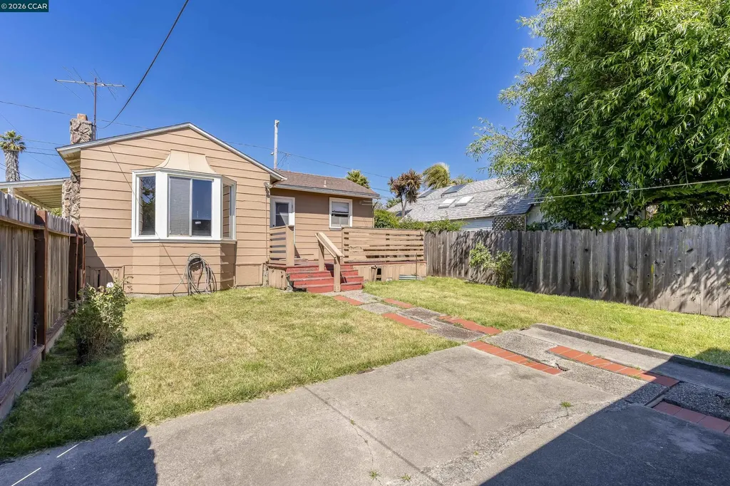 5526 Carl Avenue Richmond CA 94804